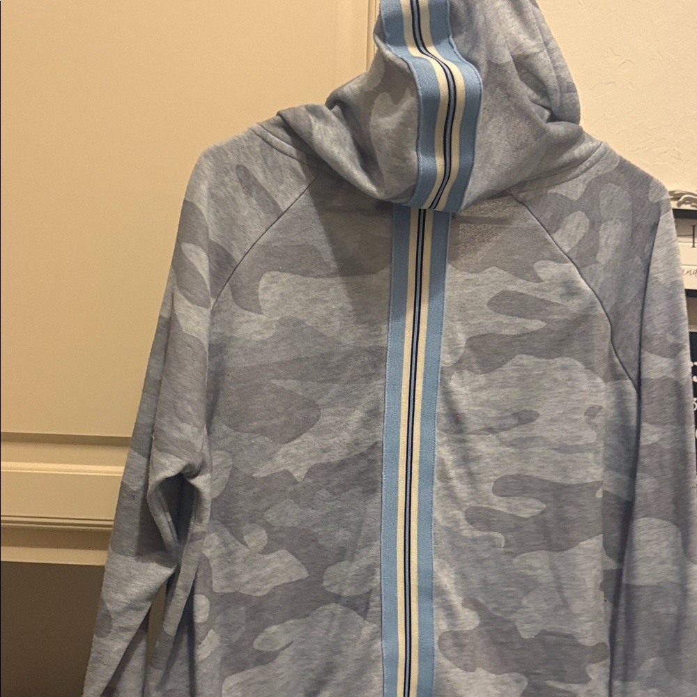Vintage Havana Soft Gray Knit Top